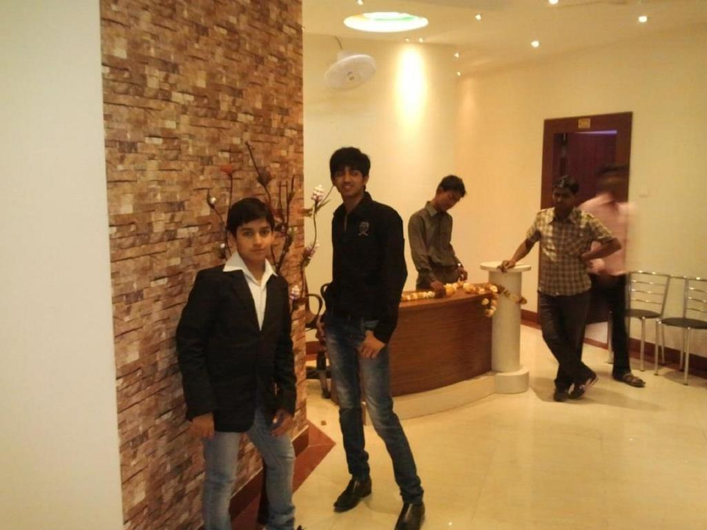 Hotel Sagar Castle Ratlam Bagian luar foto
