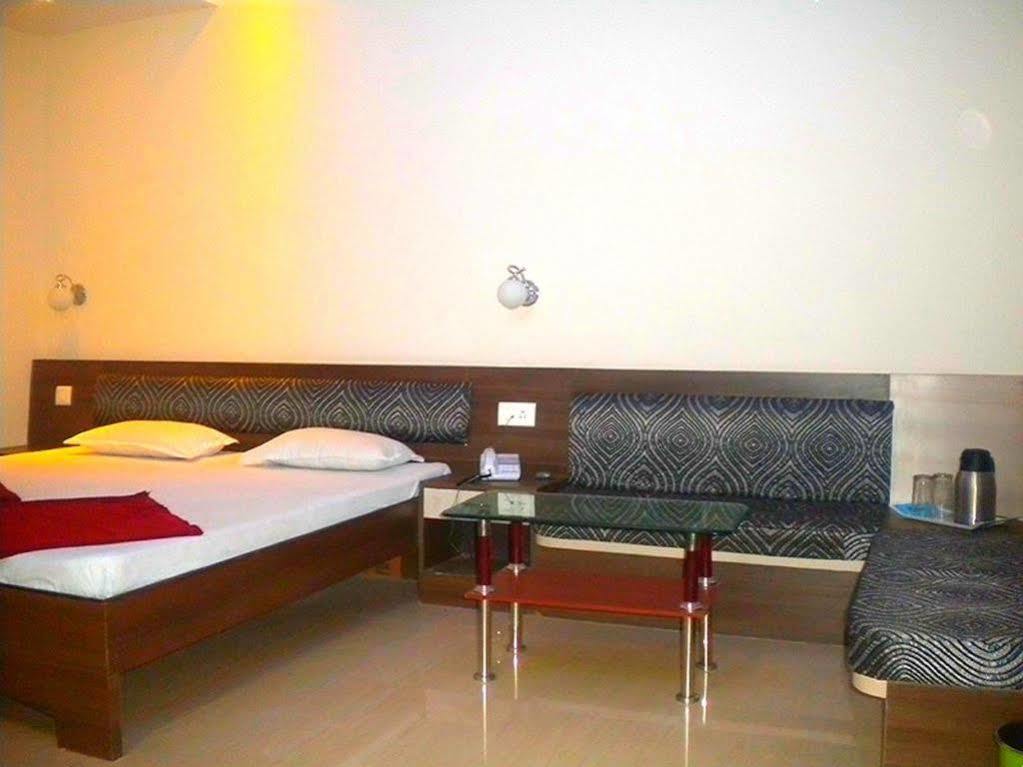 Hotel Sagar Castle Ratlam Bagian luar foto